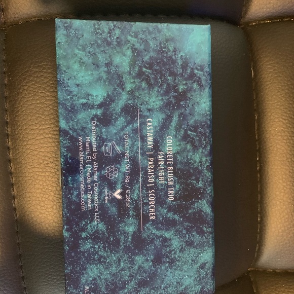 Eyeshadow palette - Picture 3 of 3